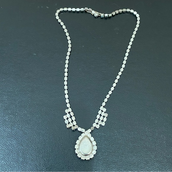 Vintage Unsigned Juliana? Blue Teardrop Pendant Rhinestone Silver Tone Necklace - Picture 7 of 13